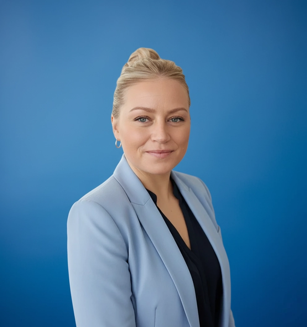 Team Member Kenzi on a photo studio blue background